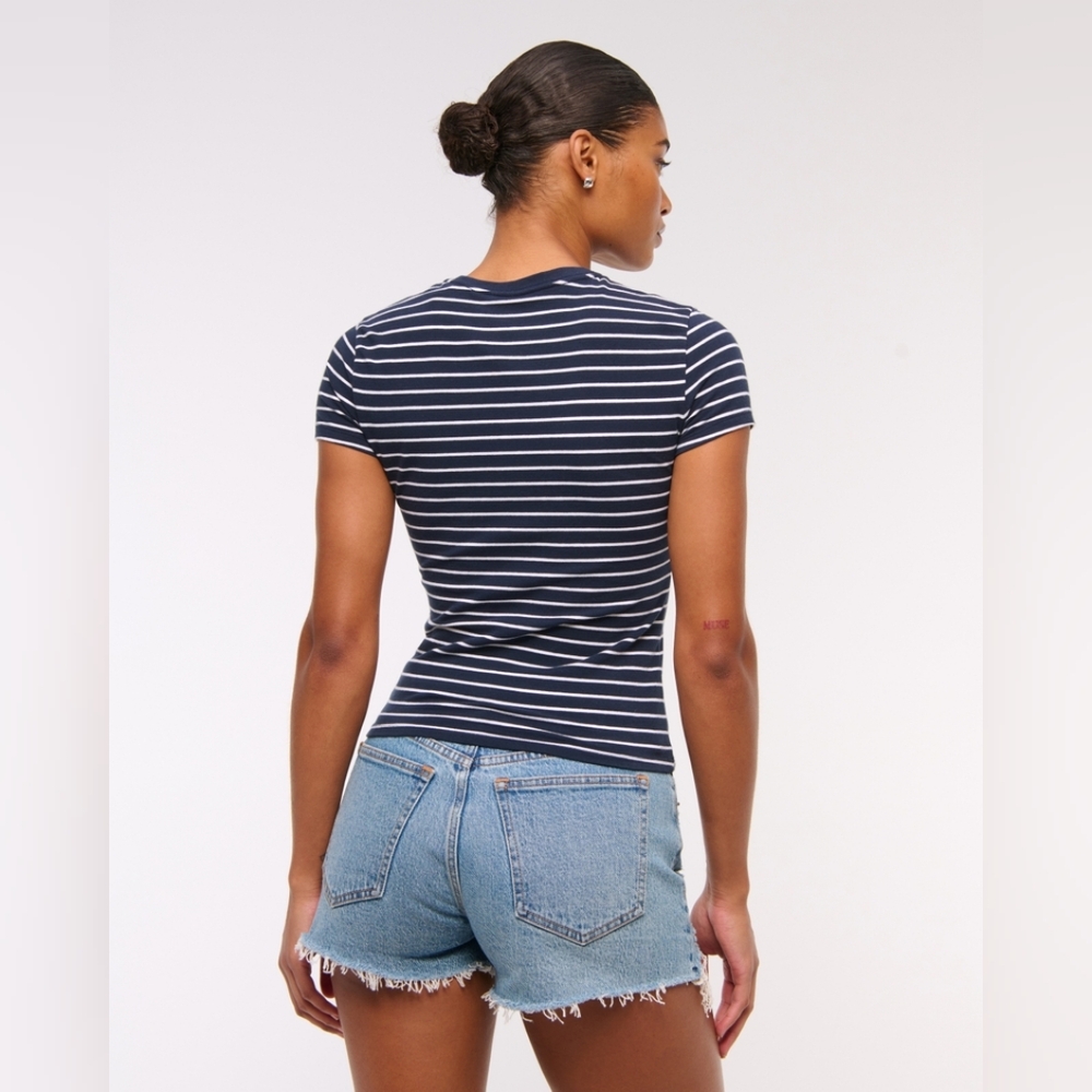 Abercrombie High Rise Mom Short - Picture 7 of 10